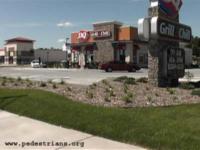 Plantings, but no walkway, between sidewalk and restaurant.